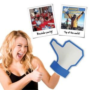 Après les mains gonflables, le gant Like Facebook
