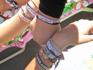 festival-de-Coachella-2014-mythiques-bracelets-d-identification-2