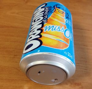 Le-buzz-d-Orangina-Miss-O-et-de-sa-cannette-anti-foot-2
