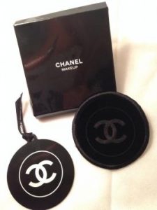 Goodies-girly-le-miroir-de-poche-personnalisable-au-top-miroir-Chanel