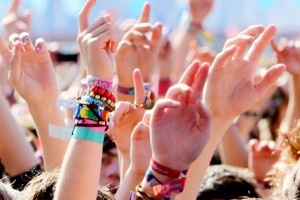 Fete-de-la-musique-2015-des-chansons-et-des-goodies-6-bracelets-festival
