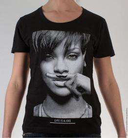 Pourquoi-Eleven-Paris-a-tout-mise-sur-le-Tee-shirt-personnalise-Rihanna