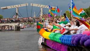 World-Interpride-2016-notre-sélection-des-meilleurs-goodies-pour-la-gaypride-de-Montpellier-ballons-multicouleurs-4