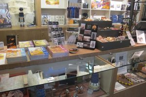 Les-boutiques-de-musée-mine-d-or-en-goodies-1-musee-Angouleme-jpg