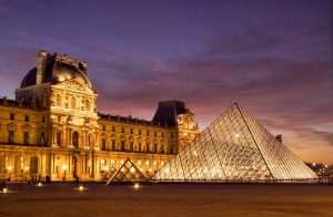 Les-boutiques-de-musée-mine-d-or-en-goodies-1--set-de-table-Le-Louvre-jpg