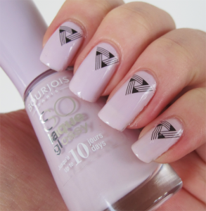 Les-nail-tattoos-de-Bourjois-succombez-aux-tatouages-d-ongles-